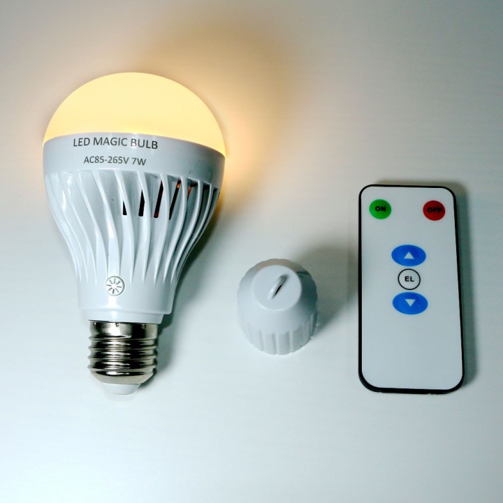 Ampoule magique e27 7w 110v 220v + batterie rechargeable eclairage de secours + telecommande