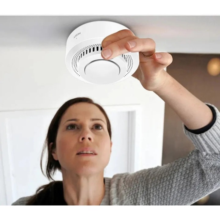 Wi-Fi Smoke Detector Firefighter Fire Protection Alarm Alexa Google Assistant SmartLife tuya