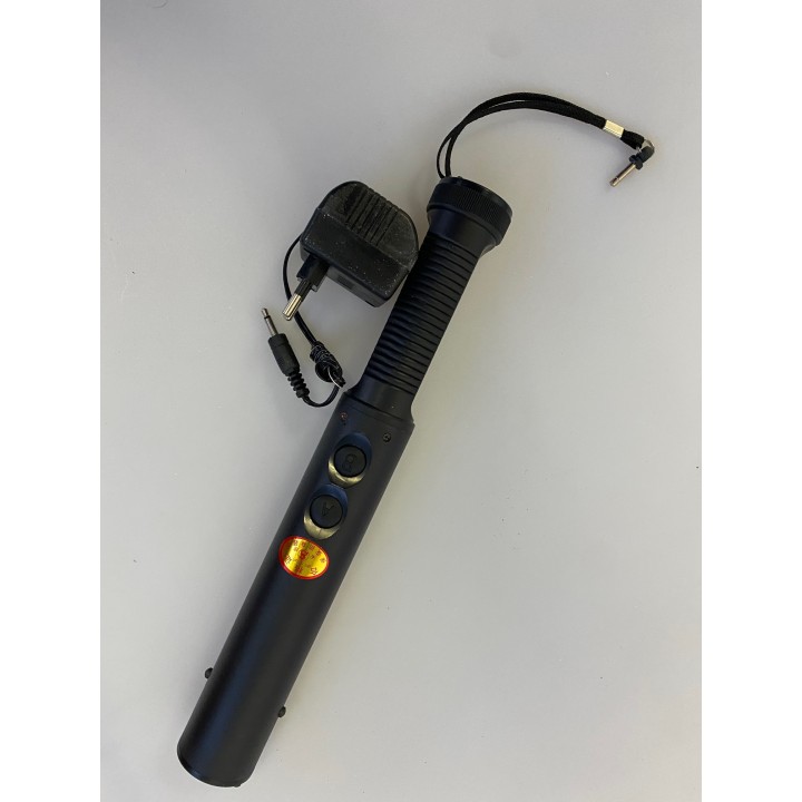Torche electrifiee eclairage rechargeable taser paralyseur shock electrique 300kv baton defense