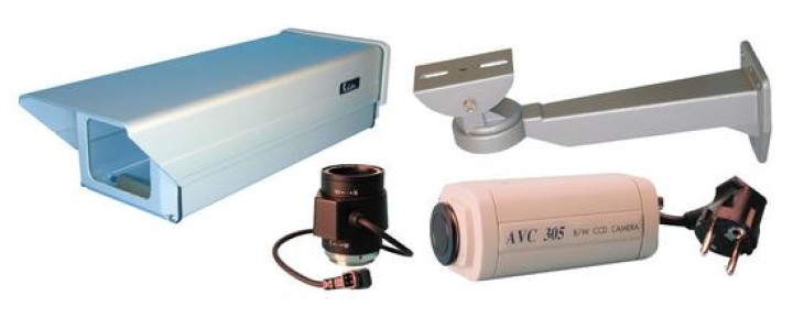 Kit camera videosorveglianza nero e bianco +oggettivo asservito+coffanetto protezione esterna jr international - 1