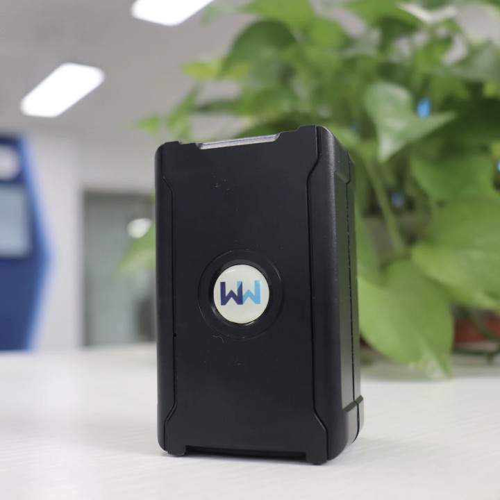 GPS tracker locator accurate to 5m, automatic distance tracking, suitable for cars, trucks and motorcycles.