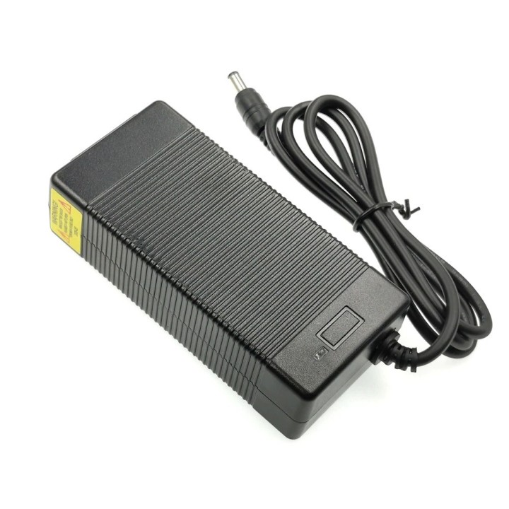 Cargador de baterías de litio de 110 V a 220 V a 42 V, 2 A, 5,5 x 2,1 mm