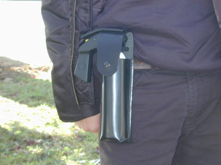 Estuche recipiente 30ml clip carterilla proteccion munecas para aerosol defensa geltg arma de defensa seguridad jr international