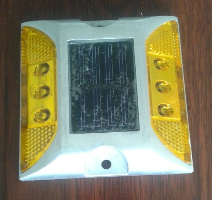 Led solare vite prigioniera strada strada e giardino catodica ip66 rosso giallo blu verde scelta jr international - 2