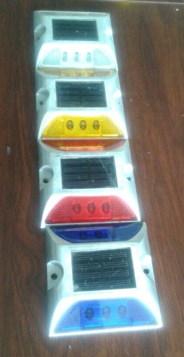 Led solare vite prigioniera strada strada e giardino catodica ip66 rosso giallo blu verde scelta jr international - 3
