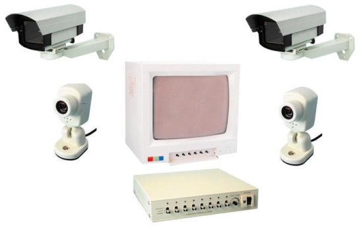 Kit videosorveglianza a colori 35cm 4 telecamere estensible a 8+monitor+selezionatore canali videosorveglianza jr international 