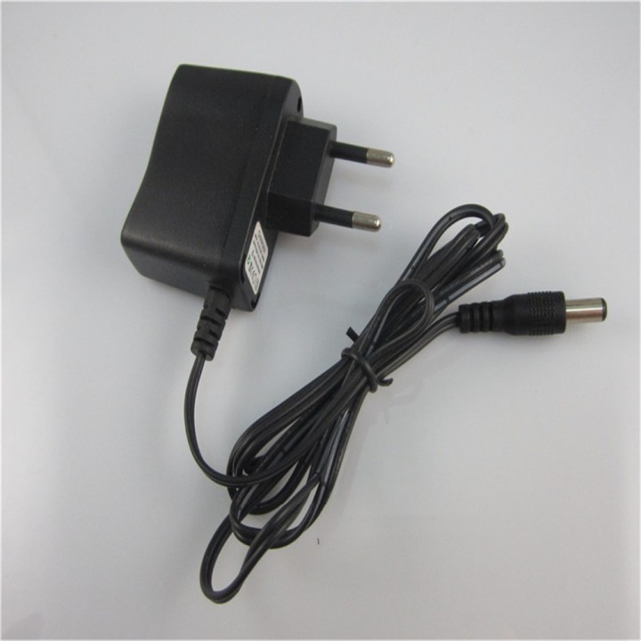 Cargador 110v 220v 8.4v 10v 500mah 0.5a 5.5mm x 2.1mm para el detector recargable de la batería 9v DFPV1 vhbw - 8