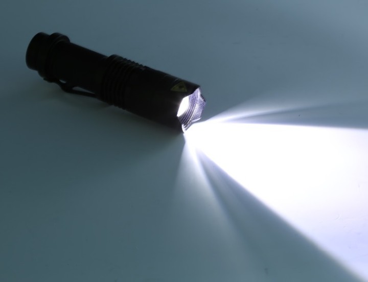 SK68 Q5 300-Lumen lente linterna LED linterna portátil LED antorcha lámpara Viaje al aire libre w / Red Light Palo ledwarning - 