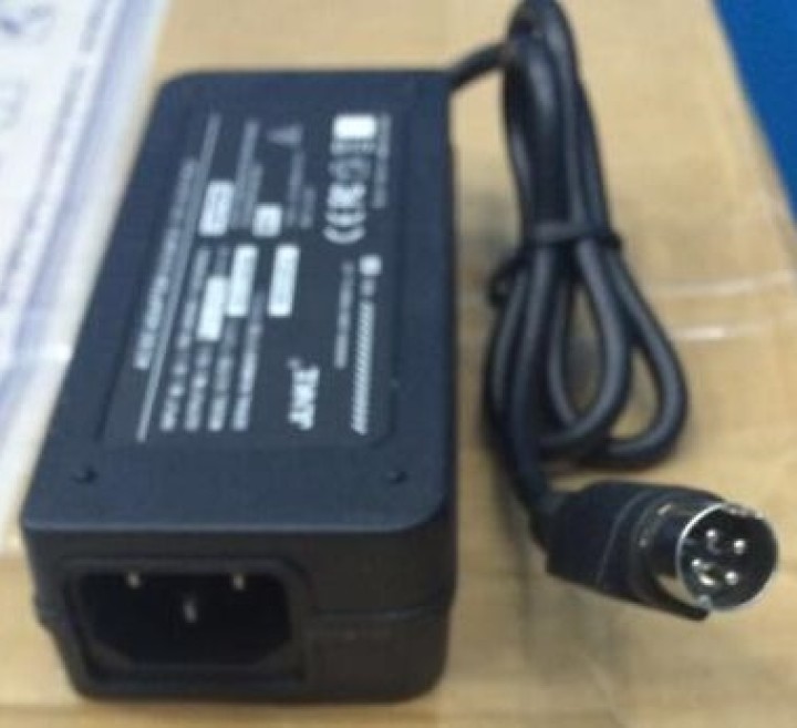 5V 3A und 12V 3A 4pin Netzteil Ladegerät jentec - 6