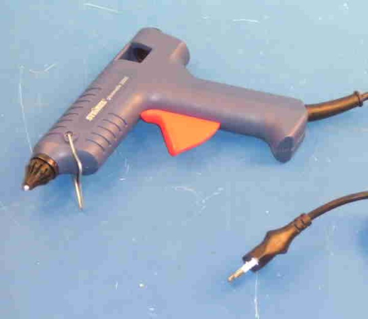 Pistol glue pistol 100 220vca 16w with change end with 3 sticks included
with changeable end 
with changeable end avec 3 baton