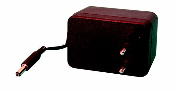 Electric plug in power supply plug in main supply 220vac 9.5vdc 550ma plug in electrical supply for 12v video surveillance camer