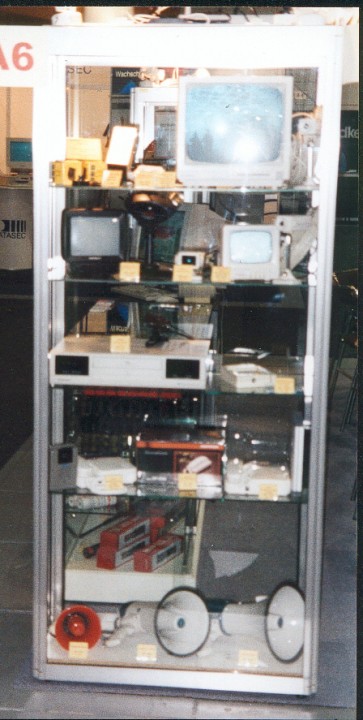 Display folding store window display + packaging case campstool store window displays packaging cases folding store windows camp