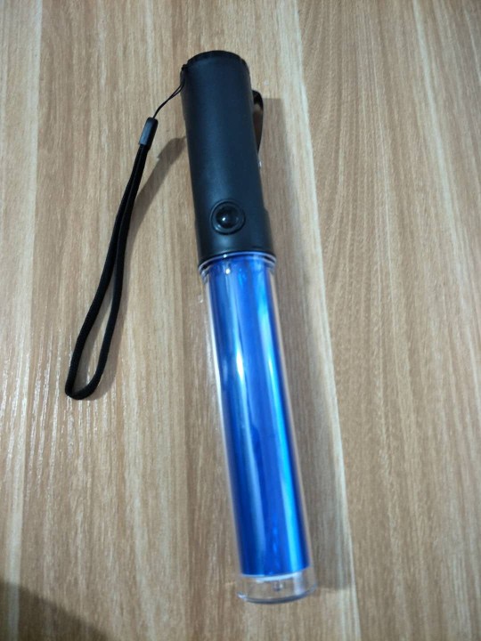 Baton lumineux 26cm torche Eclairage led lumiere bleu circulation route aeroport eclats antivols - 2