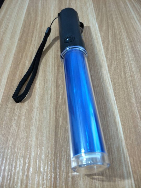 Baton lumineux 26cm torche Eclairage led lumiere bleu circulation route aeroport eclats antivols - 3