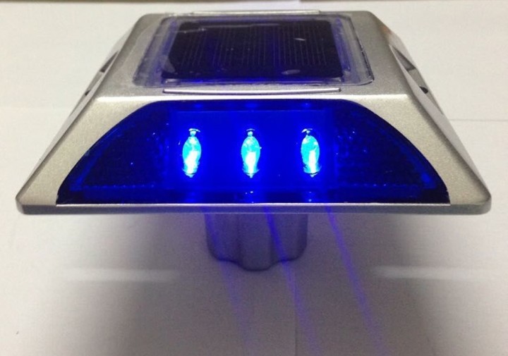 Prigioniero solare stradale con catarifrangente quadrato in alluminio LED Cat Rye con ancoraggio eclats antivols - 11