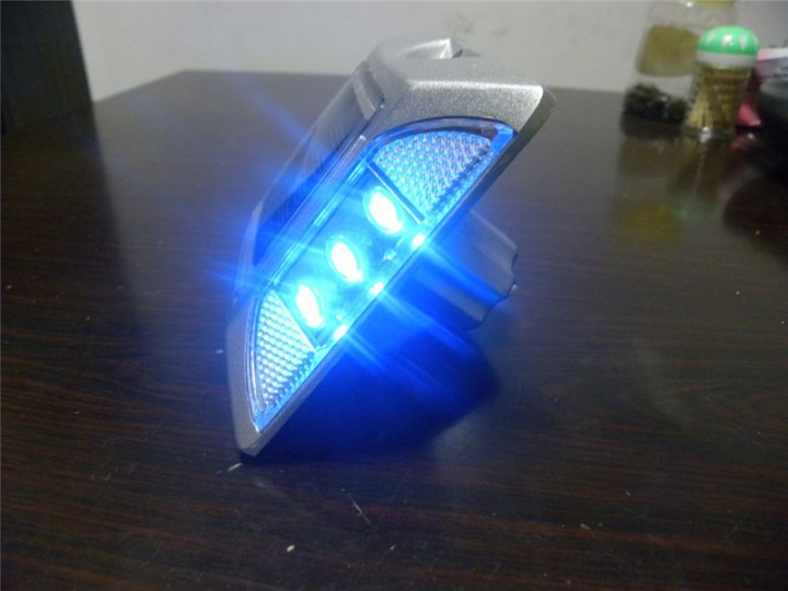 Prigioniero solare stradale con catarifrangente quadrato in alluminio LED Cat Rye con ancoraggio eclats antivols - 5