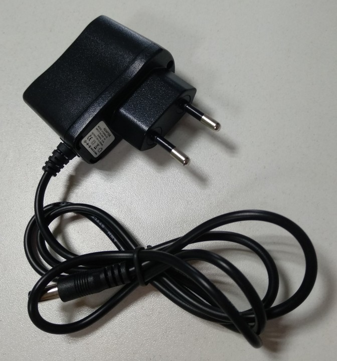 Charger 110v 220v 10v 500mah 0.5a 5.5mm x 2.5mm for rechargeable battery 9v detector DFPV16 eclats antivols - 2