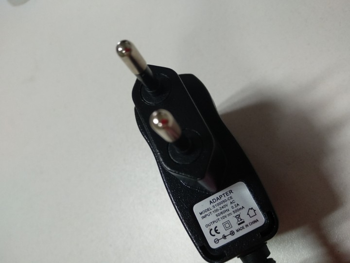 Charger 110v 220v 10v 500mah 0.5a 5.5mm x 2.5mm for rechargeable battery 9v detector DFPV16 eclats antivols - 1