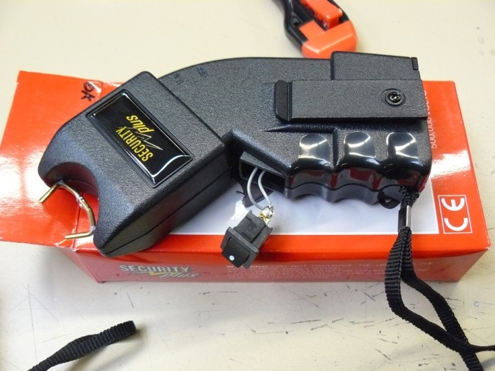 ARME DE DEFENSE ELECTRIQUE 500 000V NW-501A Armes défense Arme Anti-Agression Self-défense arme