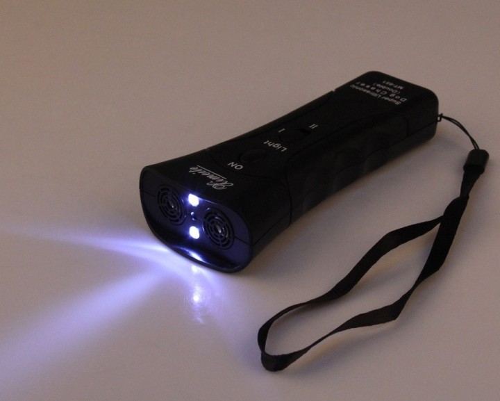 Il doppio dirige ultrasuoni scacciacani / Super Dog Chaser e traning cane con luce LED e laser 4 in 1 jr international - 4