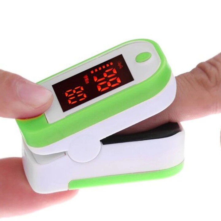 Tragbares Fingeroximeter Fingerspitzenimpuls LED-Anzeige Stopp  Haushaltsoximeter-Gesundheitspflegegerät