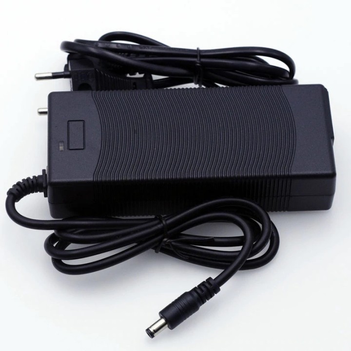 Chargeur adaptateur 11.1v 12v 12.6v 5A 3s pour batterie lithium polymer 5.5 x 2.1mm euro plug