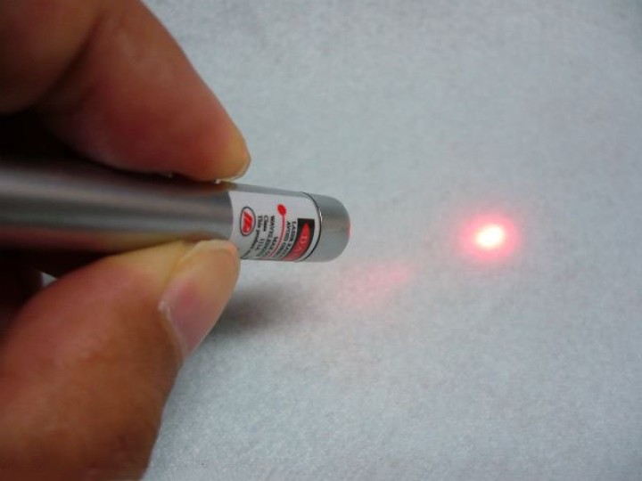 2 in 1 puntatore laser rosso raggio tasca torcia a luce bianca lazer portachiavi 150m jr  international - 5